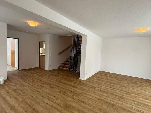 Doppelhaushälfte zur Miete 1.290 € 4 Zimmer 135 m² frei ab sofort Meerbodenreuth Altenstadt a.d.Waldnaab 92665