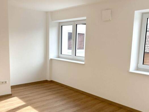 Wohnung zur Miete 1.345 € 3 Zimmer 112 m² Estenfeld 97230