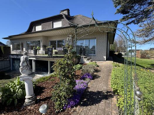 Einfamilienhaus zum Kauf 750.000 € 8 Zimmer 240 m² 1.682 m² Grundstück Erwitte Erwitte 59597