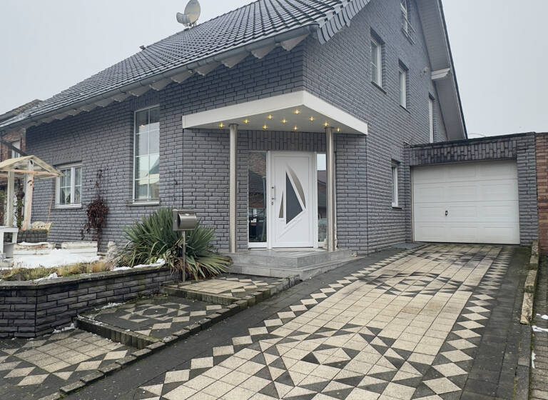 Einfamilienhaus zum Kauf provisionsfrei 625.000 € 7 Zimmer 200 m²<br/>Wohnfläche 470 m²<br/>Grundstück Bedburg Bedburg 50181