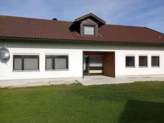 Wohnung zur Miete 900 € 5 Zimmer 135 m² Geschoss EG/2 frei ab 01.12.2026 Salzweg Salzweg 94121