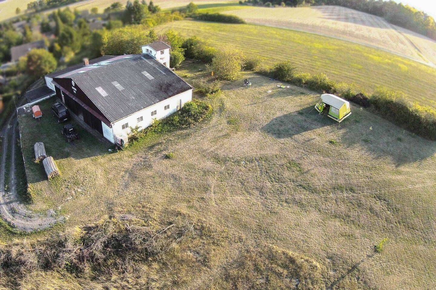 Immobilie in Moringen - Seltene Gelegenheit; Grundstück mit Flughangar und Wohnung! - Bild 1