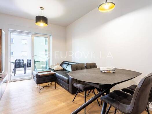 Wohnung zur Miete 700 € 1 Zimmer 39 m² 2. Geschoss Dragovode Split