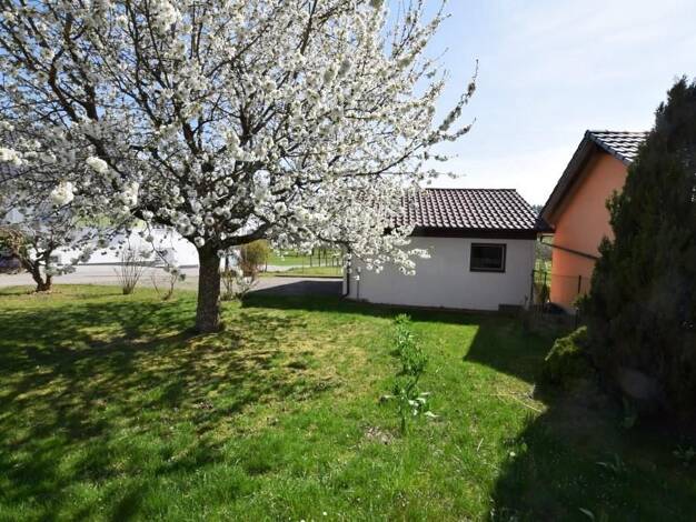 Haus zum Kauf 479.000 € 9 Zimmer 212 m² 999 m² Grundstück frei ab sofort Heudorf Eigeltingen 78253