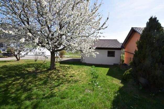 Haus zum Kauf 479.000 € 9 Zimmer 212 m² 999 m² Grundstück frei ab sofort Heudorf Eigeltingen 78253