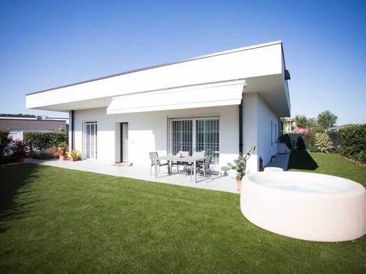 Haus zum Kauf - Erstbezug 549.000 € 3 Zimmer 155 m² frei ab sofort Carzago Riviera