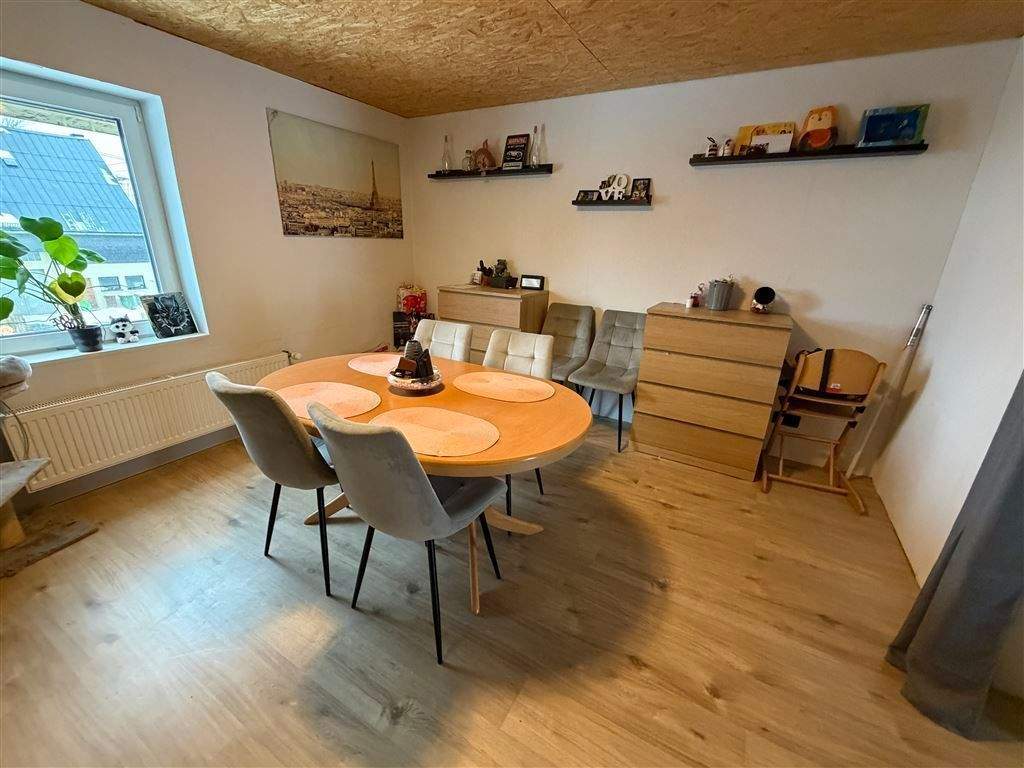 Immobilie in Rennerod - Nähe Rennerod! Wohnhaus, DHH, von innen viel modernisiert, ideal für Handwerker! - Bild 3