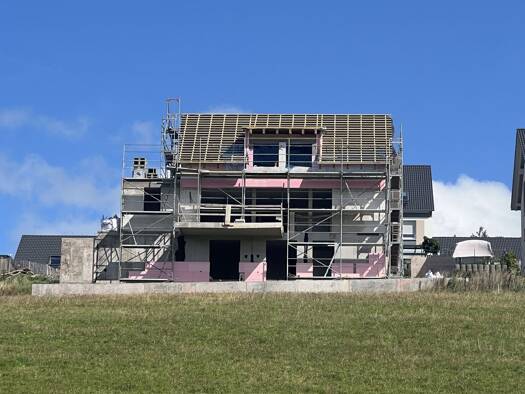 Mehrfamilienhaus zum Kauf - Erstbezug 899.999 € 9 Zimmer 245 m² 556 m² Grundstück Stadtgebiet St. Georgen 78112