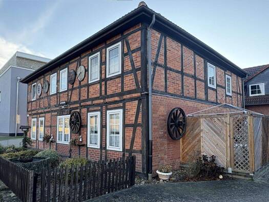 Mehrfamilienhaus zum Kauf 440.000 € 10 Zimmer 421 m² 827 m² Grundstück Dedenhausen Uetze 31311