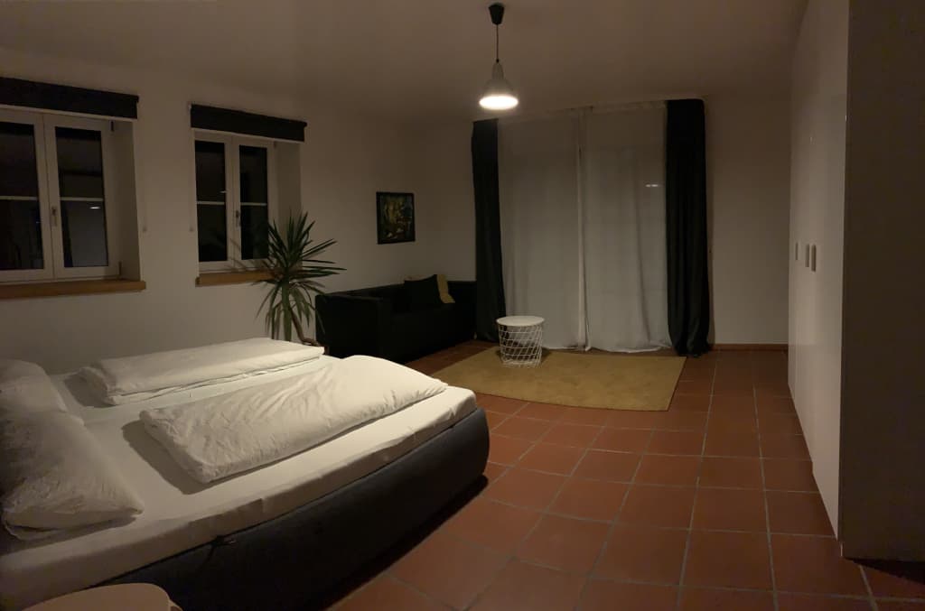 Wohnung zur Miete Wohnen auf Zeit 850 € 1 Zimmer 37 m²<br/>Wohnfläche 01.04.2025<br/>Verfügbarkeit Veichtederpointweg Berg Landshut 84036