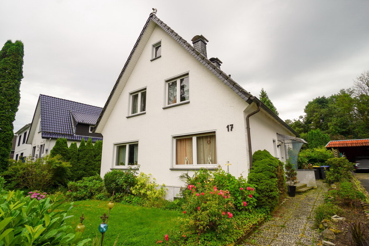 Mehrfamilienhaus zum Kauf 249.000 € 5 Zimmer 128 m²<br/>Wohnfläche 1.310 m²<br/>Grundstück ab sofort<br/>Verfügbarkeit Horn Horn-Bad Meinberg 32805