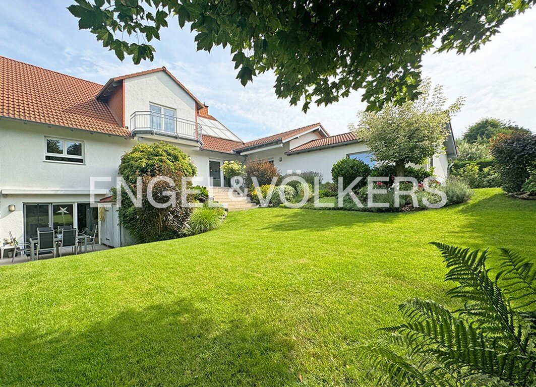 Mehrfamilienhaus zum Kauf 1.390.000 € 10 Zimmer 347 m²<br/>Wohnfläche 920 m²<br/>Grundstück 01.05.2025<br/>Verfügbarkeit Klein-Karben Karben 61184