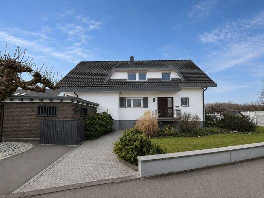 Einfamilienhaus zum Kauf 680.000 € 8,5 Zimmer 197 m² 599 m² Grundstück Unterlauchringen Lauchringen 79787