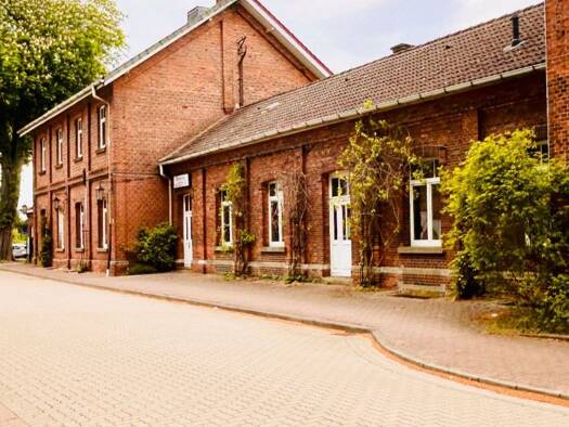 Haus zum Kauf provisionsfrei 795.000 € 8 Zimmer 400 m² 600 m² Grundstück frei ab 01.11.2026 Am Bahnhof 1 Himmelpforten 21709