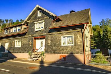 Doppelhaushälfte zum Kauf 129.000 € 8 Zimmer 190 m² 1.250 m² Grundstück Eisfeld Eisfeld 98673