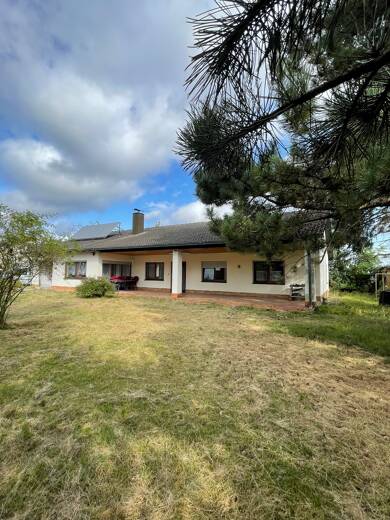 Bungalow zum Kauf 298.500 € 5 Zimmer 150 m² 1.090 m² Grundstück frei ab sofort Rückertshof 14 Rückertshof Ursensollen 92289