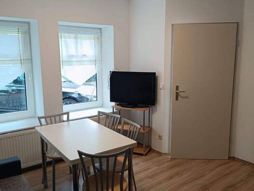 Studio zur Miete 300 € 1 Zimmer 27 m² EG frei ab sofort Bernburger Straße 17 Staßfurt 39418
