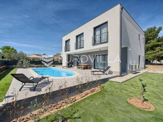 Haus zur Miete 2.500 € 4 Zimmer 167 m² Kastel Novi Kaštel Novi