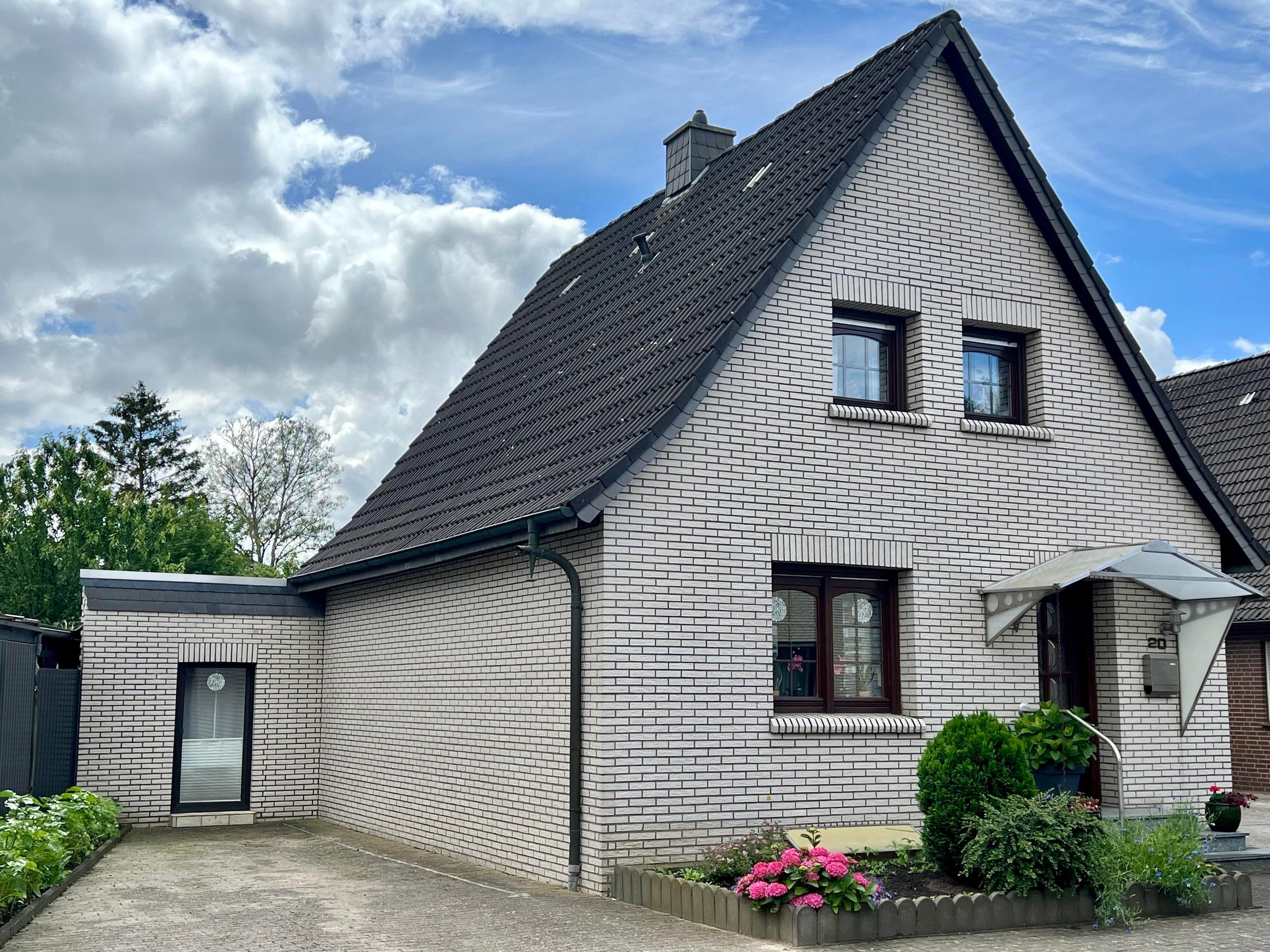 Einfamilienhaus zum Kauf 250.000 € 5 Zimmer 137 m²<br/>Wohnfläche 651 m²<br/>Grundstück Neustadt Quakenbrück 49610