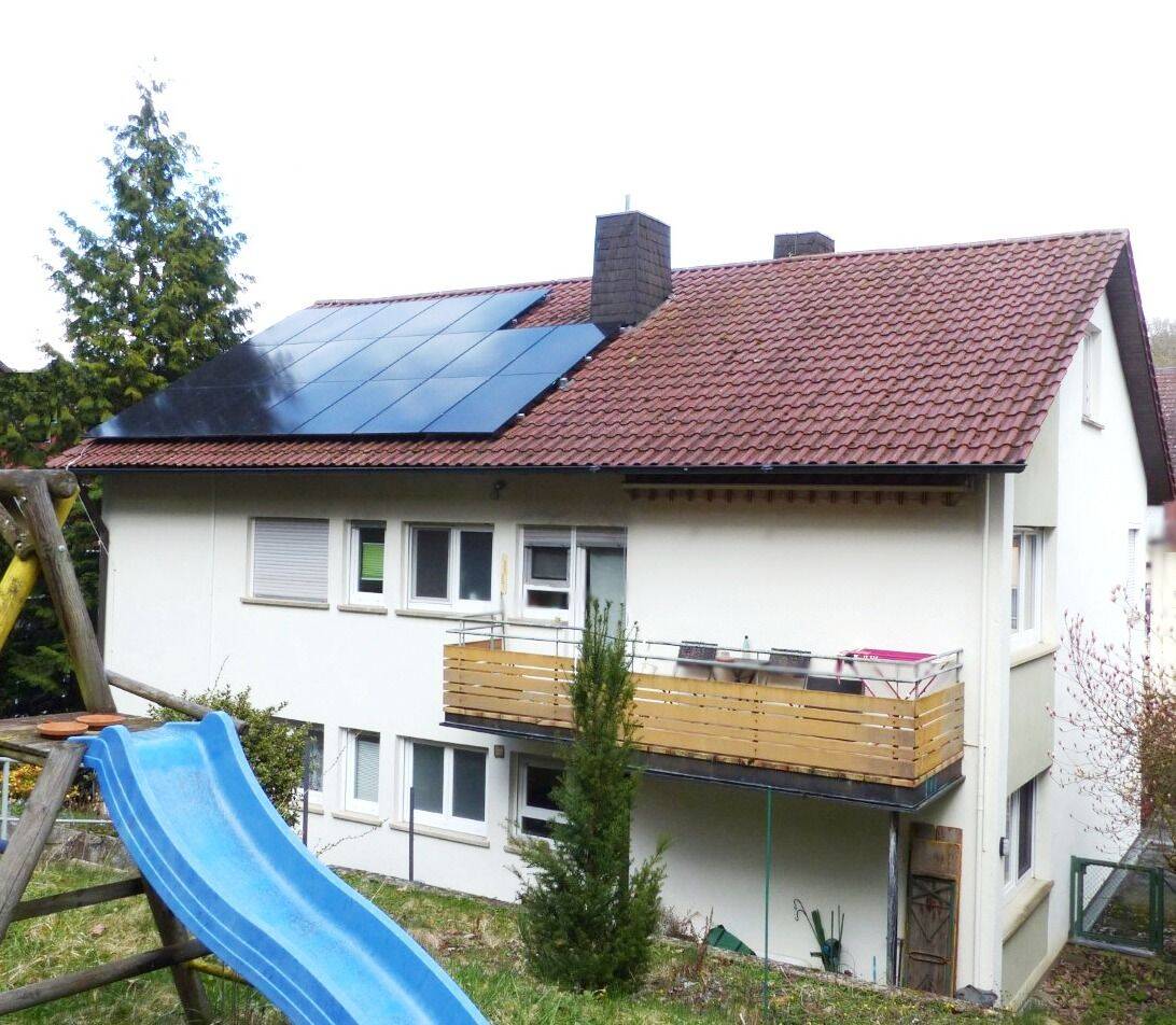 Immobilie in Dittelbrunn - Zweifamilienhaus mit Garagen und Photovoltaik-Anlage - Dittelbrunn - Bild 0