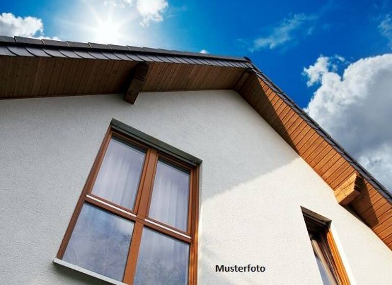 Mehrfamilienhaus zur Zwangsversteigerung 852.000 € 6 Zimmer 213 m²<br/>Wohnfläche 2.056 m²<br/>Grundstück Hetzles Hetzles 91077