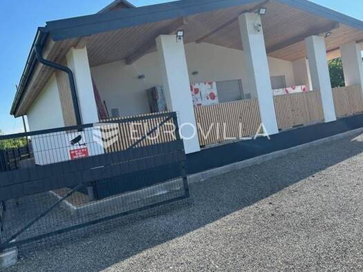 Haus zum Kauf 239.000 € 8 Zimmer 250 m² Poljane Dragalić
