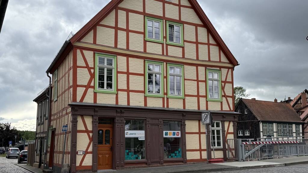 Mehrfamilienhaus zum Kauf als Kapitalanlage geeignet 123.000 € 7 Zimmer 118 m² 109 m² Grundstück Wachtstr. 1 Grabow 19300