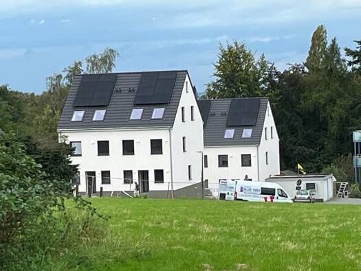 Doppelhaushälfte zur Miete 2.200 € 5,5 Zimmer 143 m² 250 m² Grundstück frei ab 01.05.2026 Berghofen Dortmund 44267