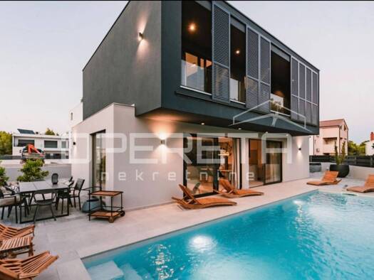 Einfamilienhaus zur Miete 2.200 € 5 Zimmer 200 m² 390 m² Grundstück Vodice 22211