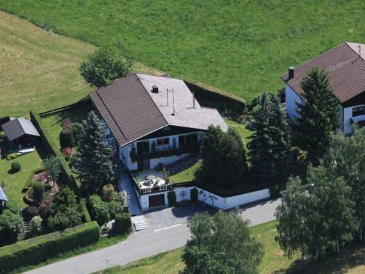 Mehrfamilienhaus zur Miete 1.350 € 6 Zimmer 213 m² 916 m² Grundstück Teisnach 94244