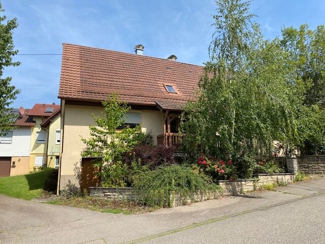 Einfamilienhaus zum Kauf 274.000 € 8 Zimmer 199 m²<br/>Wohnfläche 677 m²<br/>Grundstück ab sofort<br/>Verfügbarkeit Conweiler Straubenhardt 75334