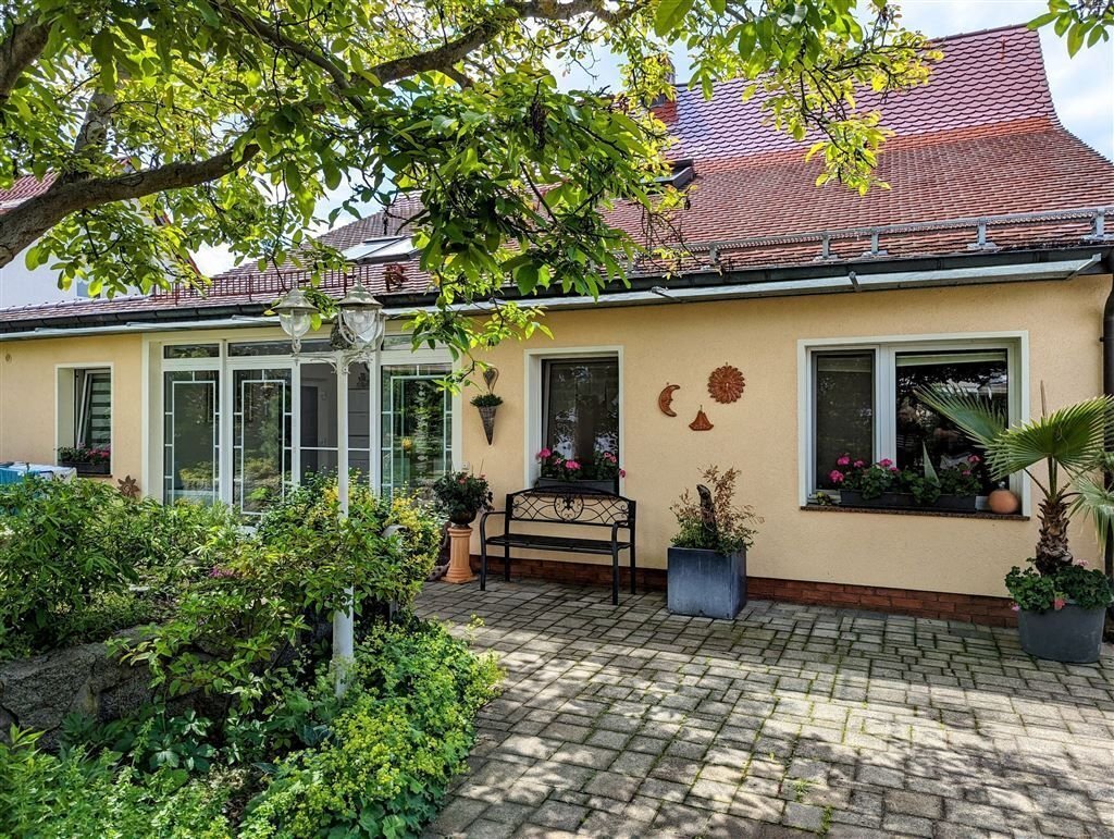 Einfamilienhaus zum Kauf 450.000 € 6 Zimmer 150 m²<br/>Wohnfläche 1.012 m²<br/>Grundstück Lauta Lauta 02991