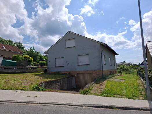 Einfamilienhaus zum Kauf 120.000 € 6 Zimmer 186 m² 1.004 m² Grundstück Lüchtringen Höxter 37671