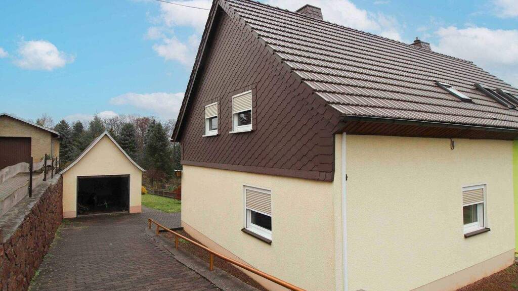 Doppelhaushälfte zum Kauf 90.000 € 4 Zimmer 82 m² 730 m² Grundstück frei ab sofort Lunzenau 09328