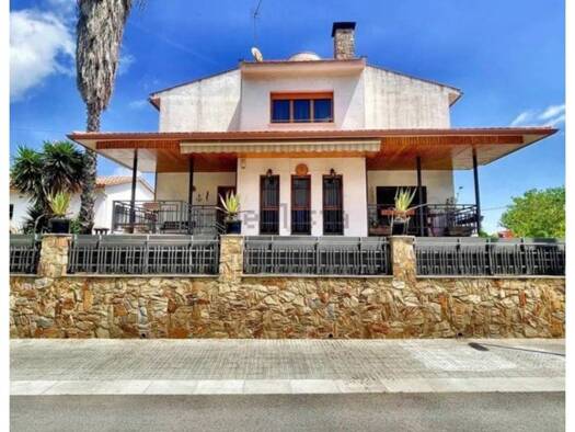 Villa zum Kauf 820.000 € 5 Zimmer 382 m² 387 m² Grundstück Cerdanyola del Vallès 08193