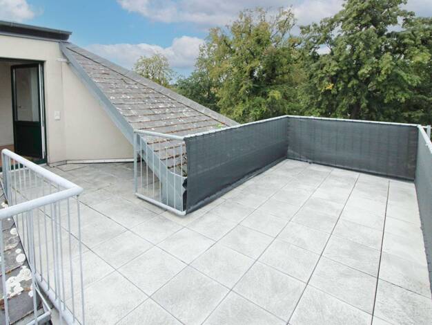 Penthouse zum Kauf 320.000 € 3,5 Zimmer 108 m² 3. Geschoss Briesnitz Dresden 01157