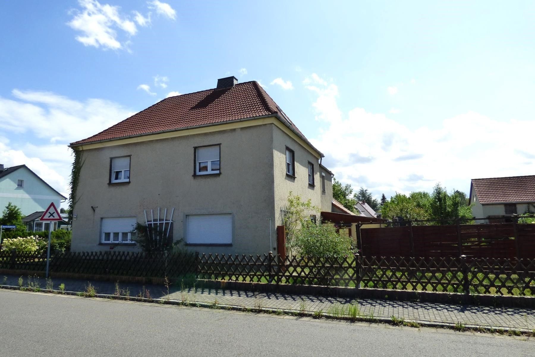 Mehrfamilienhaus zum Kauf 165.000 € 6 Zimmer 220 m²<br/>Wohnfläche 1.194 m²<br/>Grundstück ab sofort<br/>Verfügbarkeit Torno Lauta 02991