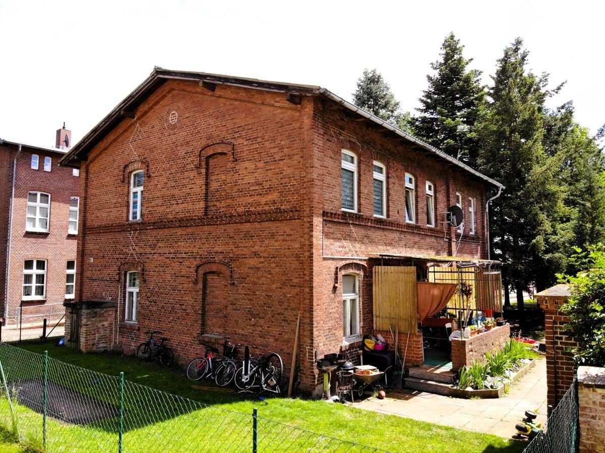 Mehrfamilienhaus zum Kauf 55.000 € 9 Zimmer 225,3 m²<br/>Wohnfläche 800 m²<br/>Grundstück Eggesin Eggesin 17367