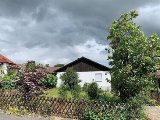 Bungalow zum Kauf 449.000 € 5 Zimmer 124,5 m² 647 m² Grundstück Oberdürrbach Würzburg 97080