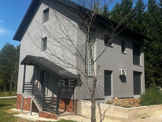 Mehrfamilienhaus zum Kauf 359.000 € 10 Zimmer 291 m² 1.086 m² Grundstück Korenica 53230