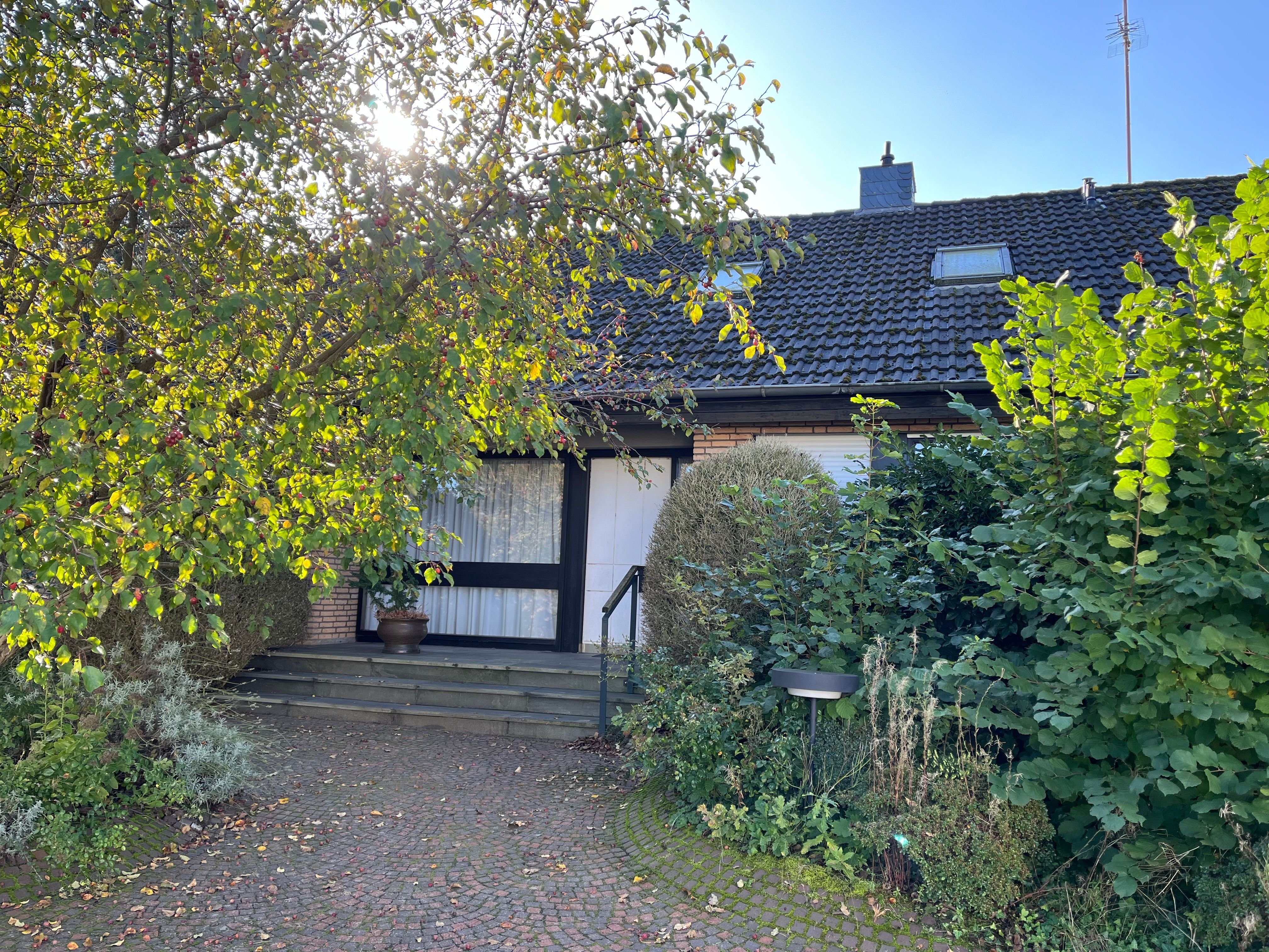 Einfamilienhaus zum Kauf provisionsfrei 445.000 € 7 Zimmer 214 m²<br/>Wohnfläche 882 m²<br/>Grundstück ab sofort<br/>Verfügbarkeit Am Heger Turm 19 Weststadt 27 Osnabrück 49078