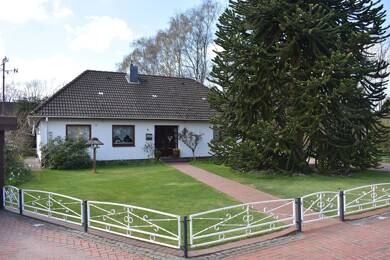 Haus zum Kauf 219.000 € 4 Zimmer 127 m² 1.189 m² Grundstück Breklum 25821