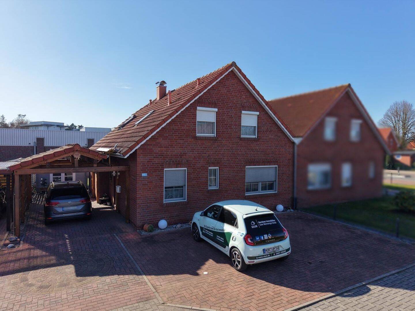 Immobilie in Upgant-Schott - IHR NEUES ZUHAUSE: VIELSEITIGE HAUSHÄLFTE MIT WINTERGARTEN, TERRASSE UND CARPORT - Bild 1