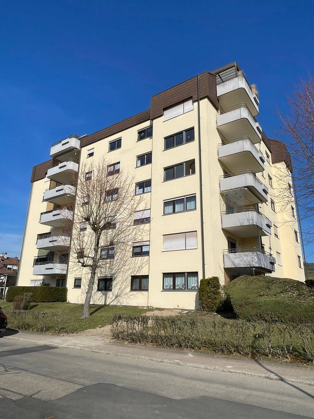 Immobilie in Steinen - Für Selbstrenovierer! 3-Zimmer-Wohnung mit großem Balkon, TG-Stellplatz in toller Lage in Steinen - Bild 0