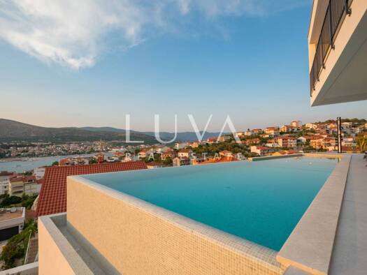 Einfamilienhaus zur Miete 6.000 € 5 Zimmer 285 m² Čiovo, Trogir Trogir 21220