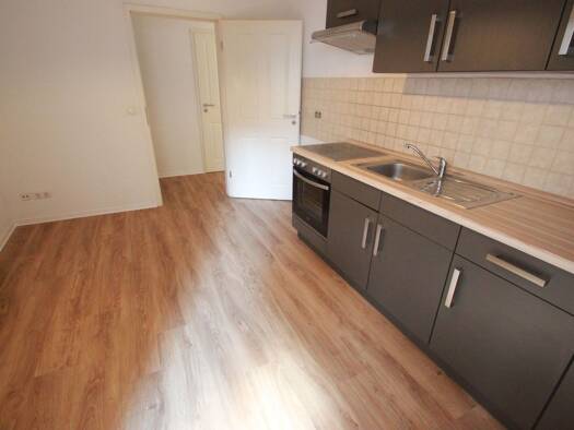Wohnung zur Miete 750 € 3 Zimmer 97 m² Geschoss 1/4 frei ab 01.05.2026 Große Diesdorfer Straße 251 Stadtfeld Ost Magdeburg 39108