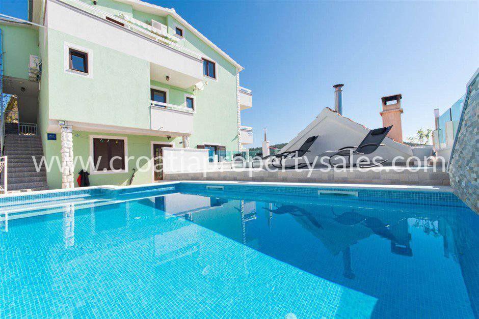 Haus zum Kauf 1.000.000 € 10 Zimmer 179 m²<br/>Wohnfläche Trogir