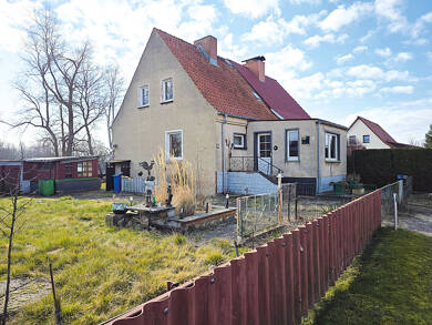 Doppelhaushälfte zum Kauf 59.000 € 1 Zimmer 98 m² 639 m² Grundstück Rosenweg 6 Saal Saal 18317