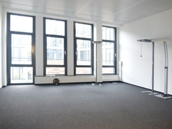 Bürofläche zur Miete 21.375 € 37 Zimmer 1.250 m²<br/>Bürofläche Äußerer Westen Regensburg 93049