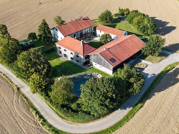 Bauernhaus zum Kauf 1.950.000 € 11 Zimmer 618 m² 6.868 m² Grundstück Kobl Burgkirchen an der Alz 84508